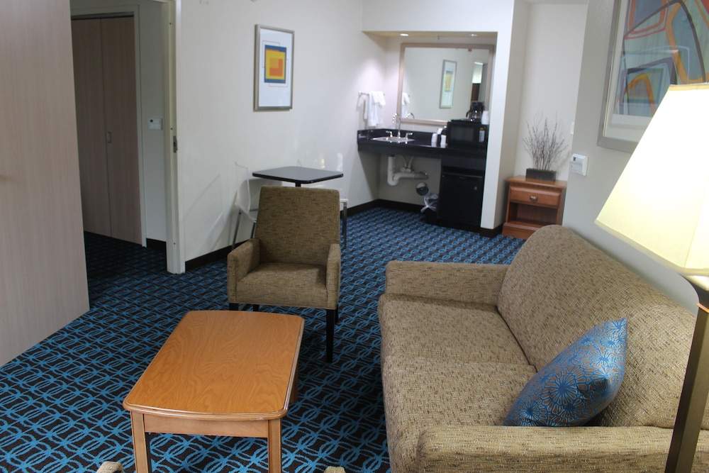 Fairfield Inn Suites Kansas City Liberty 22/40