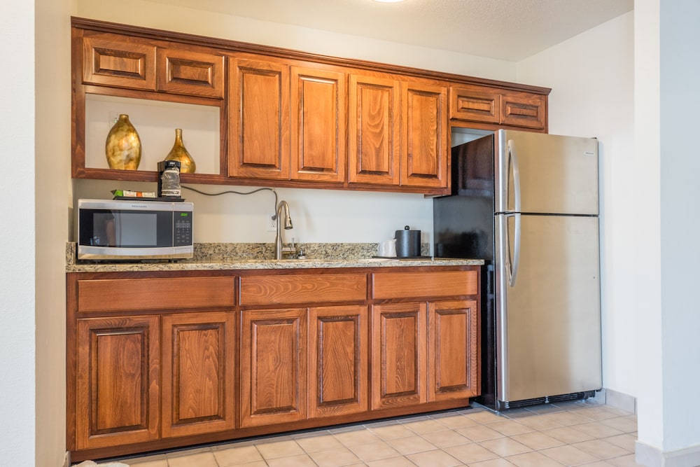 Cottonwood Suites Savannah Hotel and Conference Center 18/71