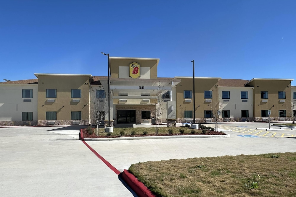 Super 8 by Wyndham Baytown 1/20