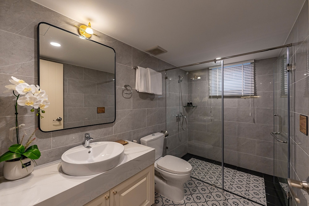 Golden Sun Apartment & Hotel 49/50