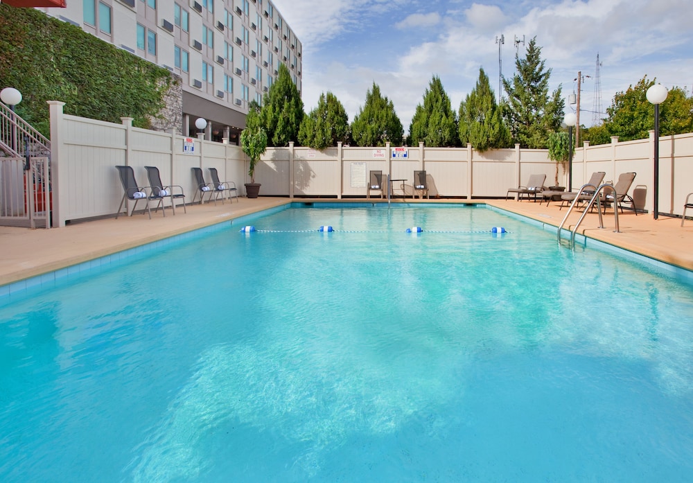 Holiday Inn Manhattan At The Campus 3/44