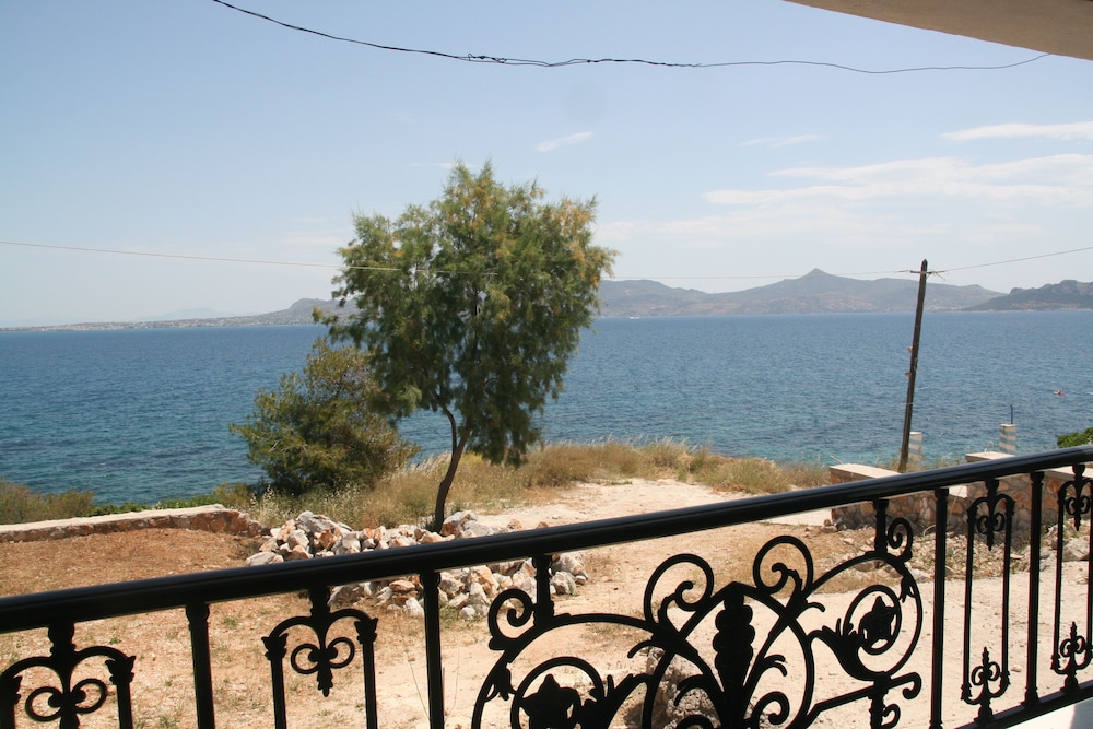 Dionysos Hotel Agistri 46/50