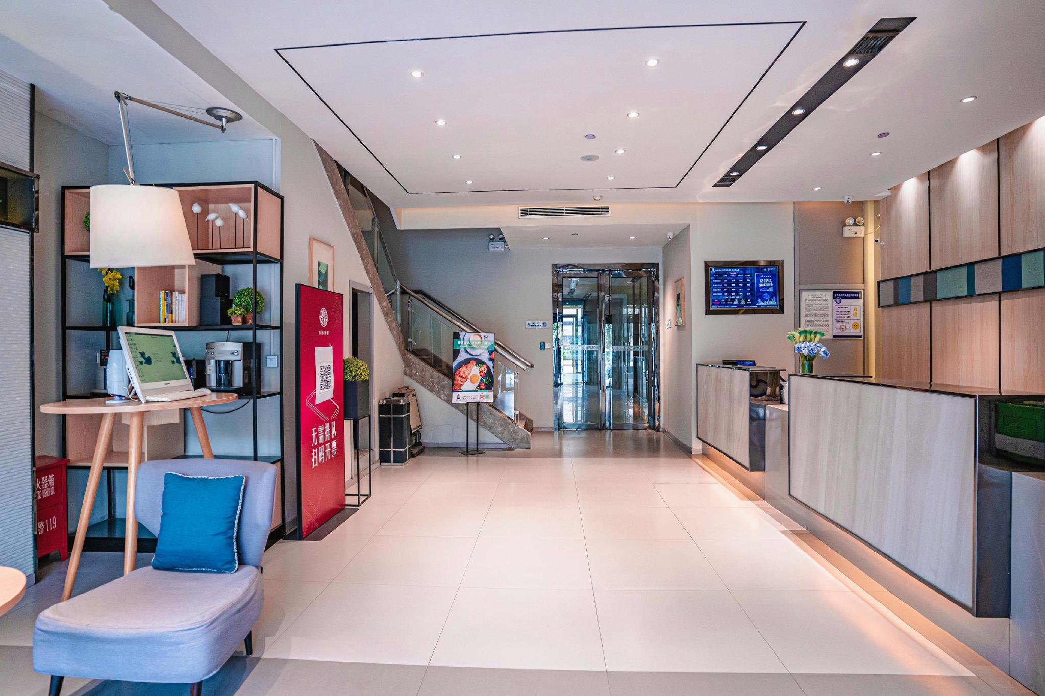 Home Inn Selected (Xi'an Mixc Sanqiao subway station) 37/38