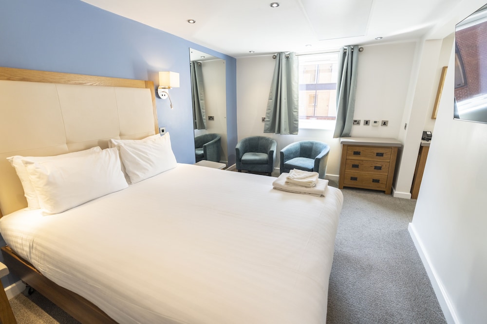 DELUXE, KING BED