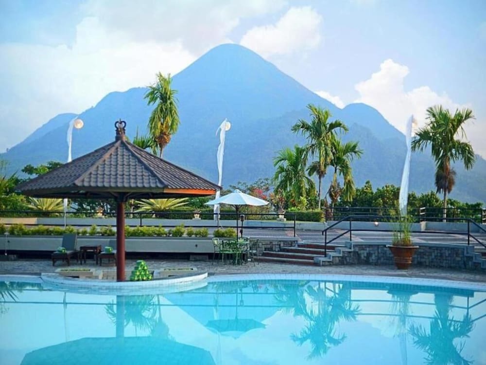 Grand Whiz Hotel Trawas Mojokerto 4/50