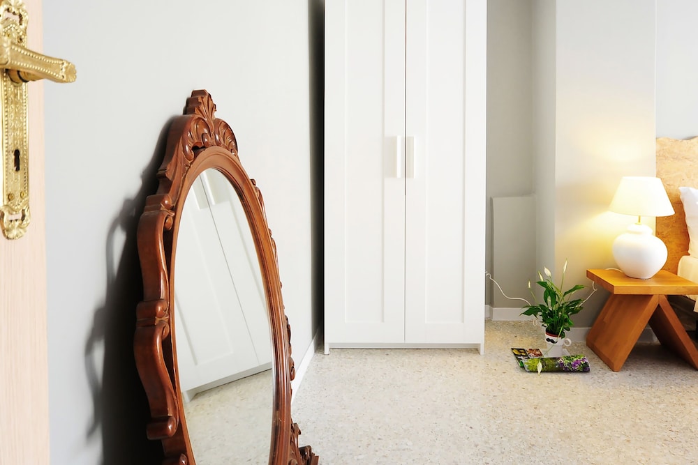 Live In Athens Short Stay Apartments 48/50