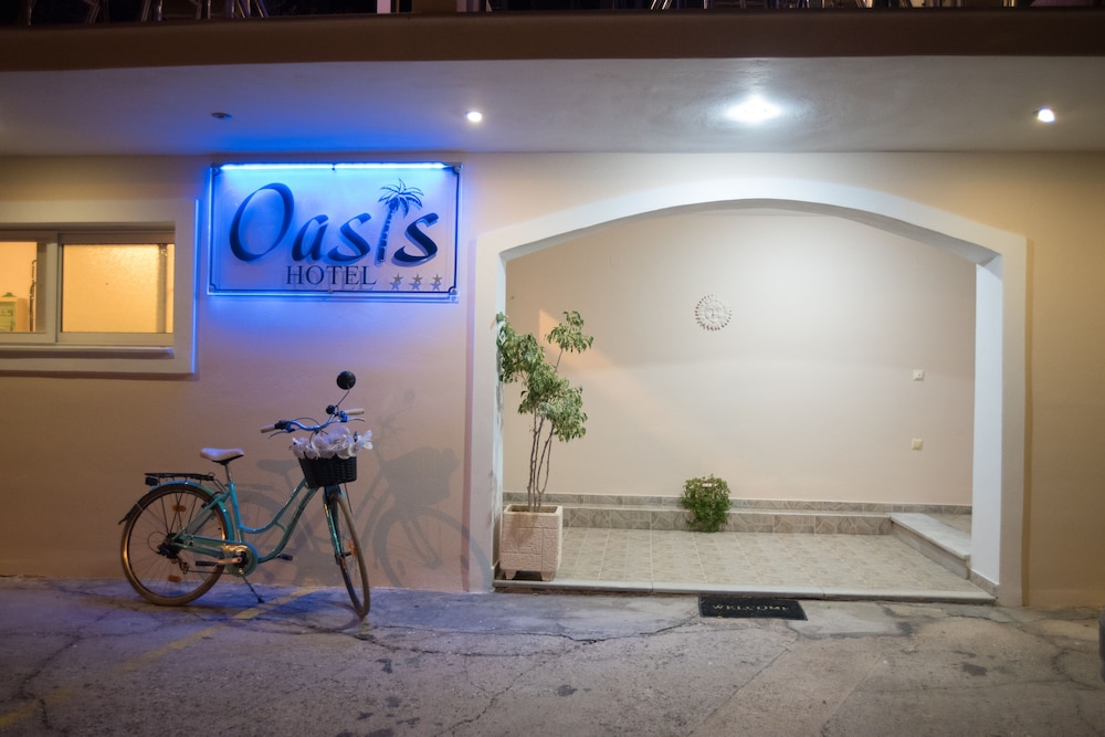 Oasis Hotel 9/50