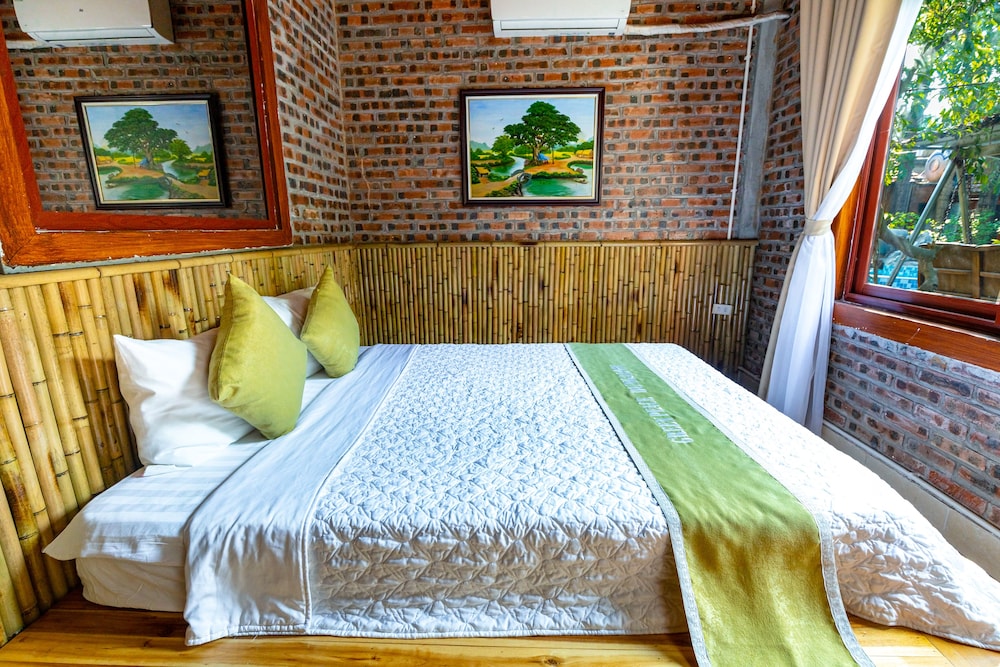 DELUXE, KING BED, GARDEN VIEW, BALCONY