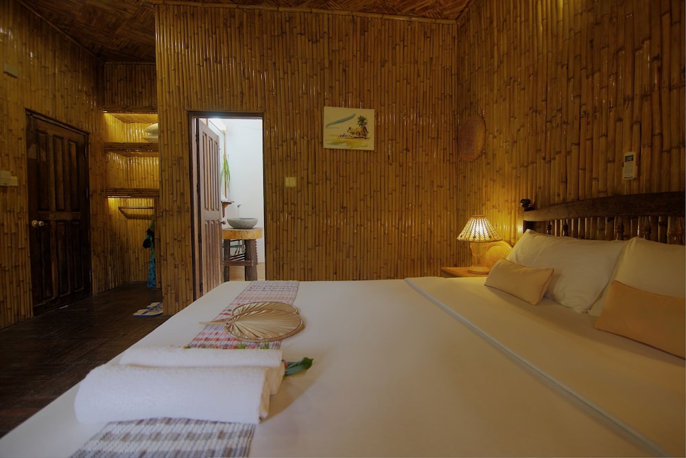 Palm Village Resort Spa 12/50