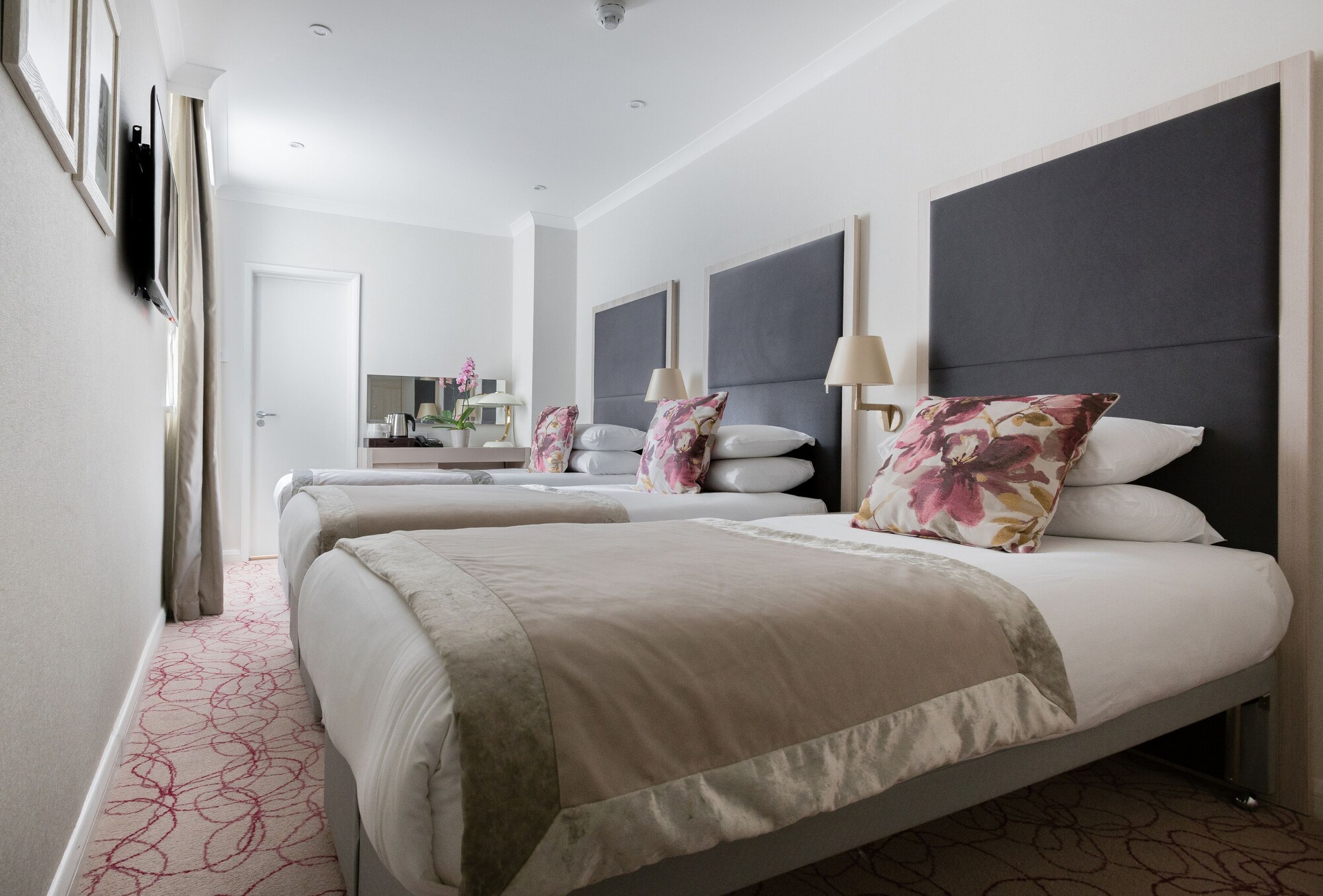 ROOM, TRIPLE, 3 BEDS