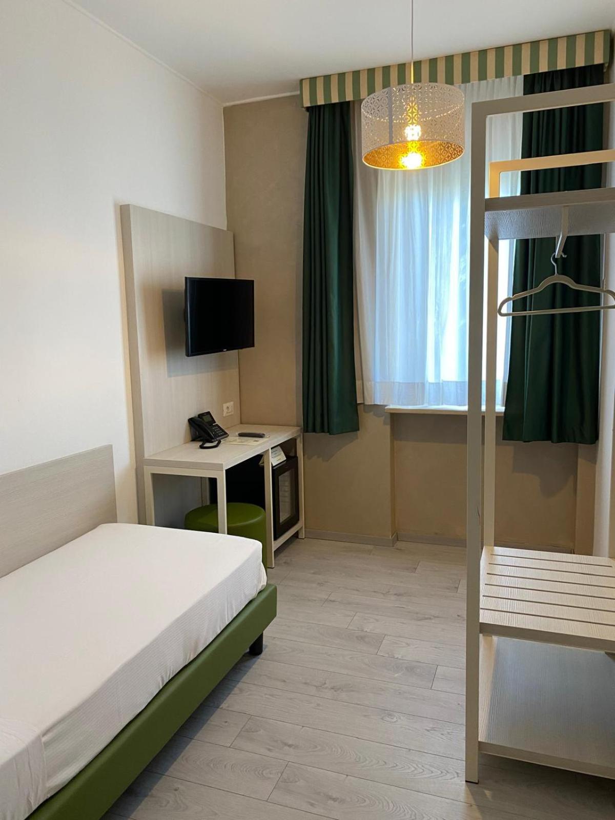 Hotel Embassy 15/51