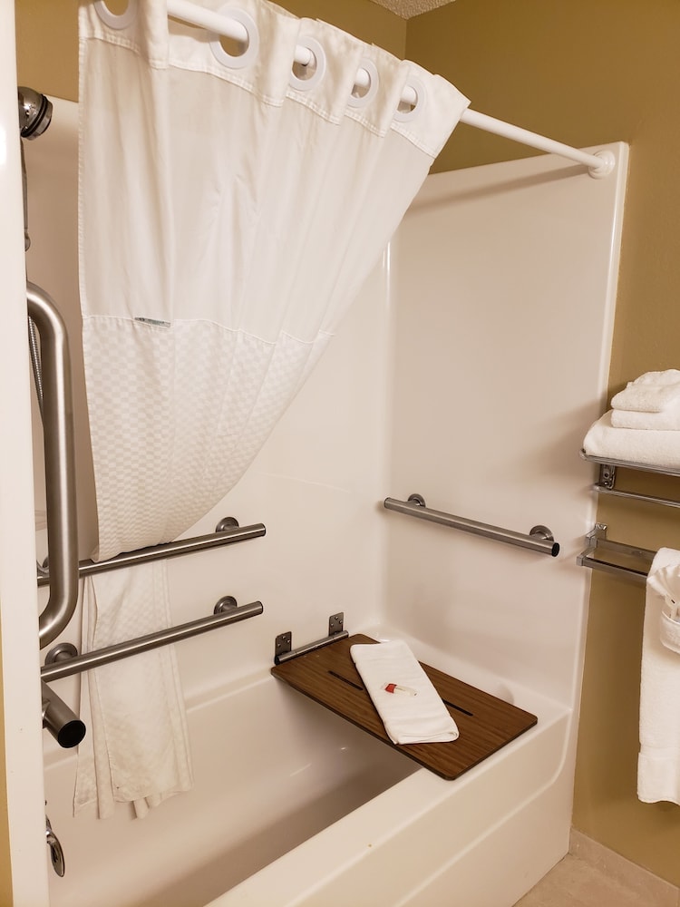 Microtel Inn and Suites Dover 34/36