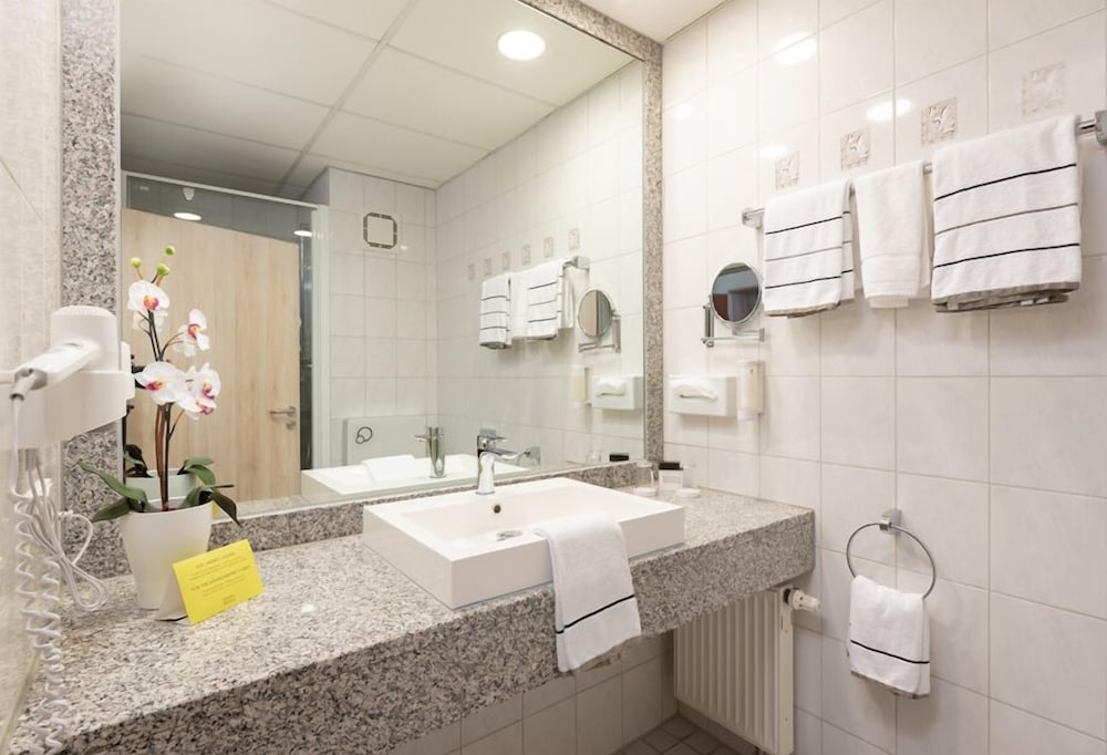 Novina Hotel Sudwestpark Nurnberg 15/68