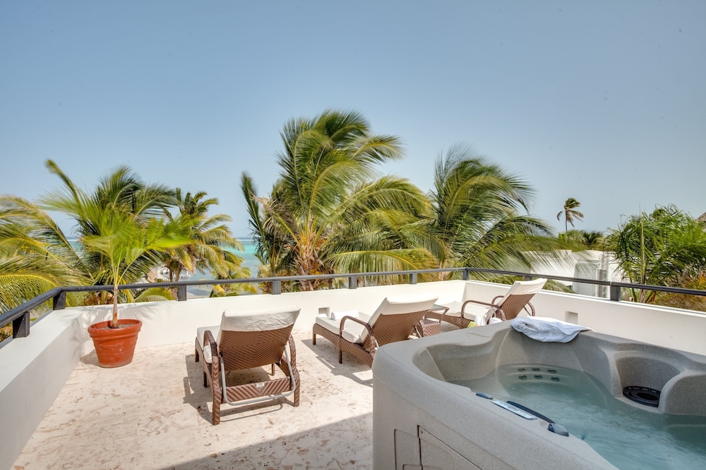 Las Terrazas Resort And Residences 33/77