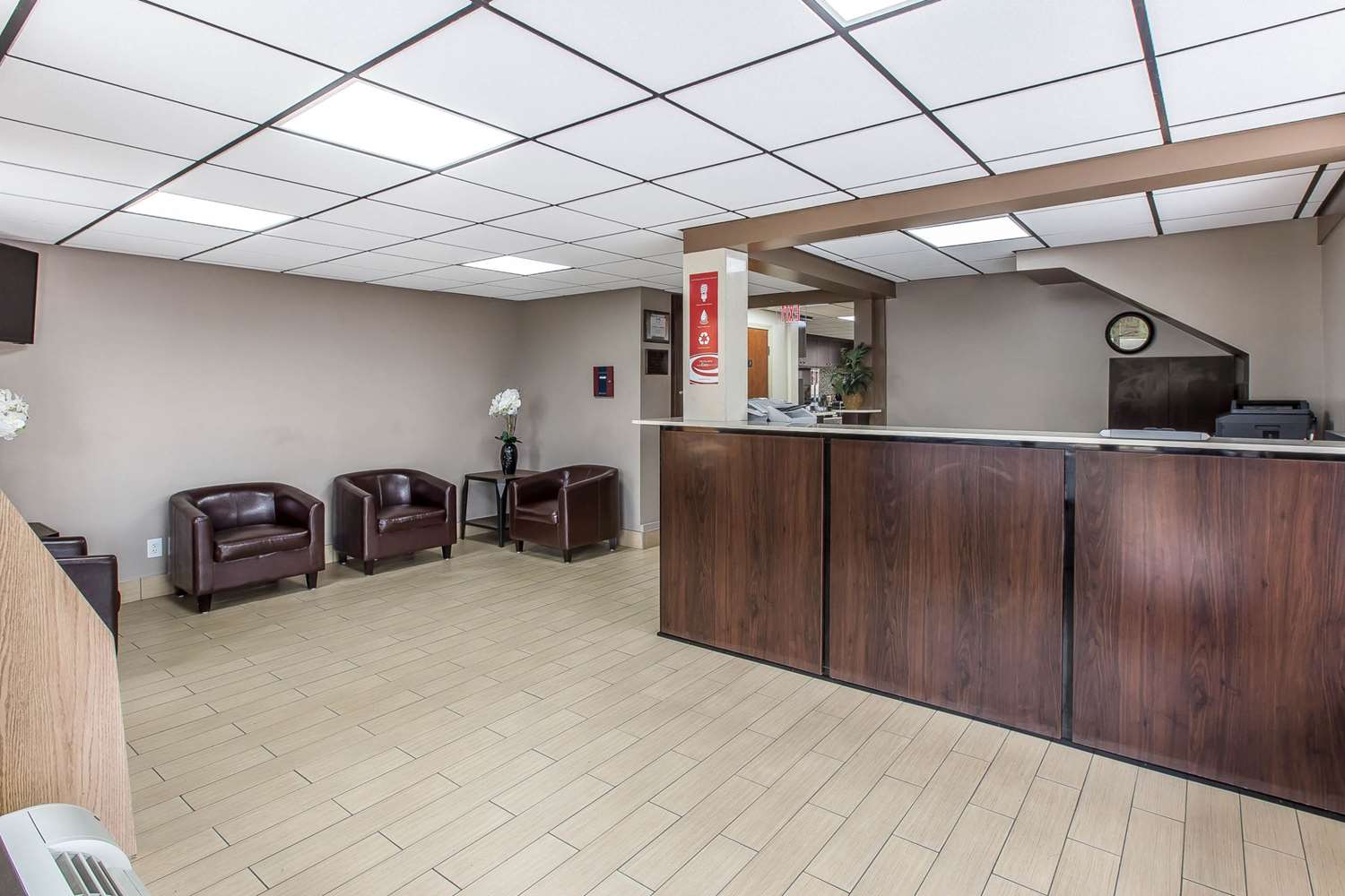 Econo Lodge Savannah Midtown 4/23
