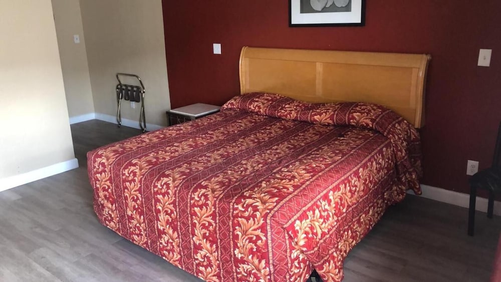 Aqua Inn Motel 18/28