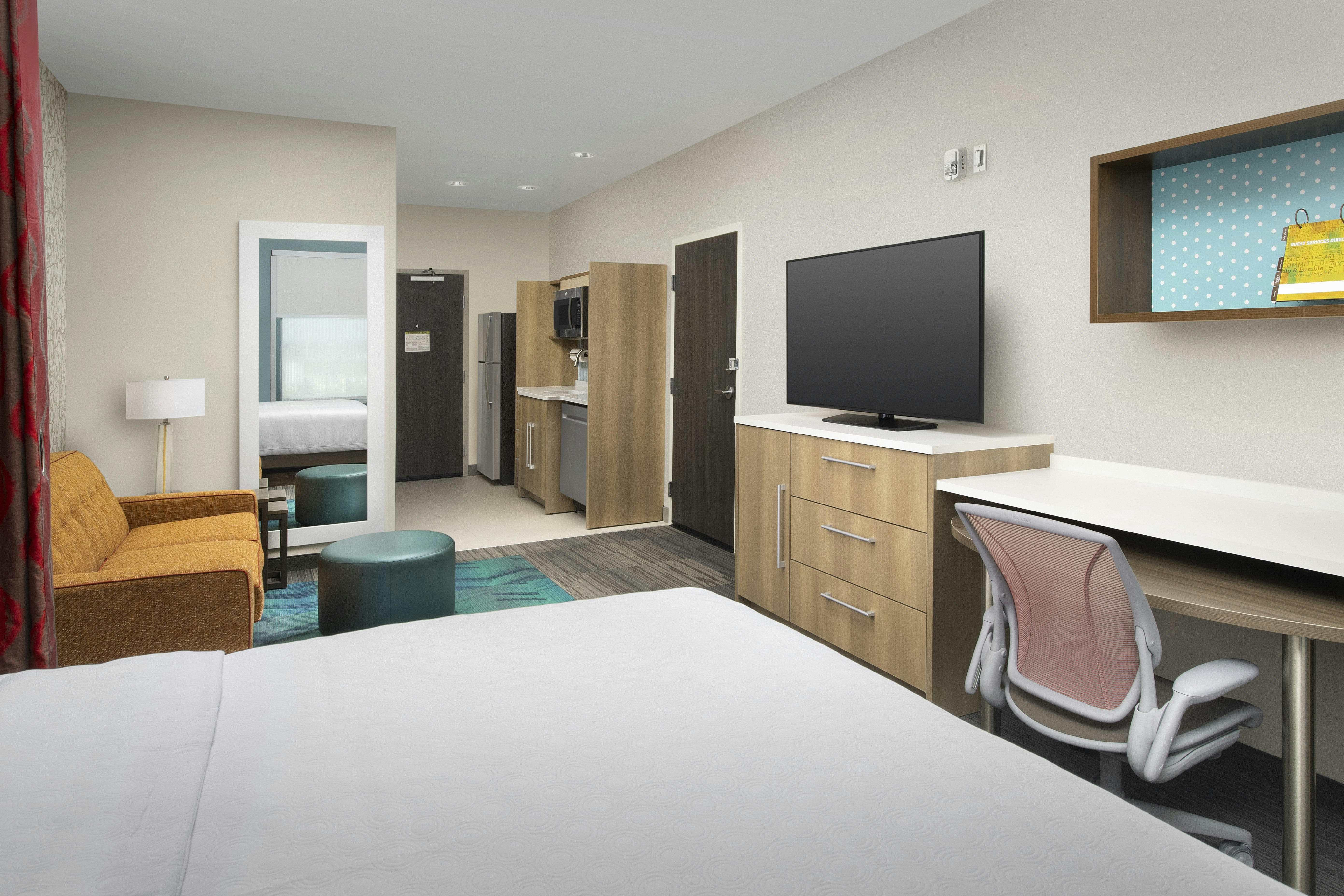 STUDIO, SUITE, KING BED