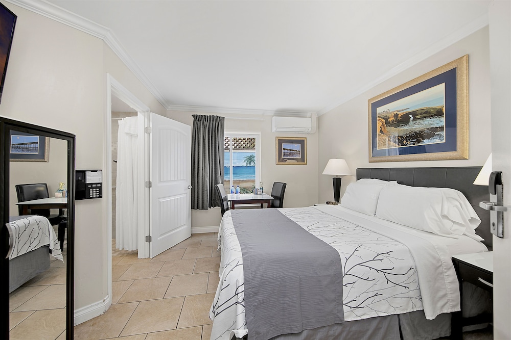 Ocean Beach Hotel 22/69