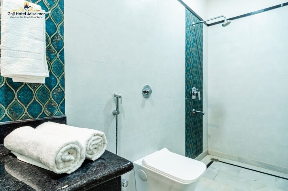 Gaji Hotel 24/64