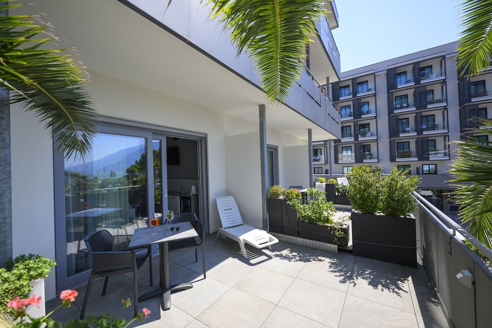 Hotel Riviera 5/50