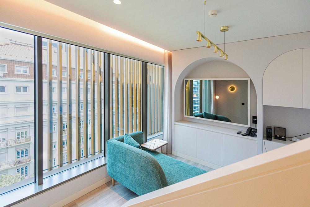 Luster Hotel 10/58