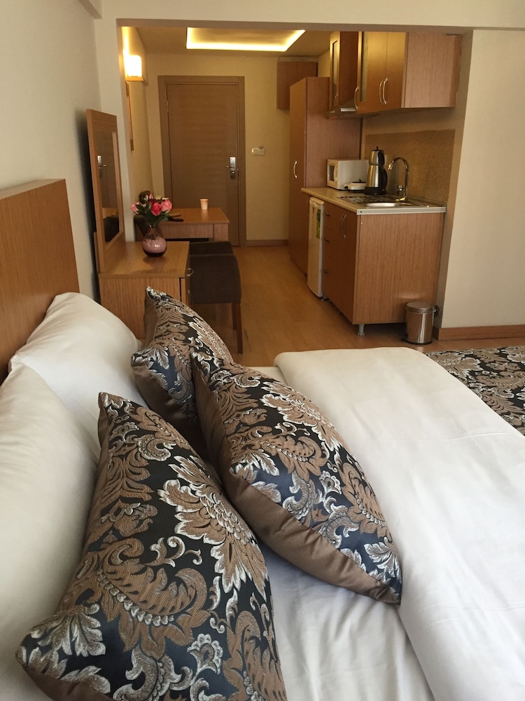 Aiza Suites 16/53