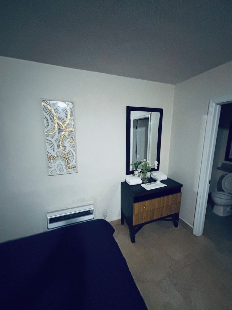 غرفة قياسية بسريرين مزدوجين بإطلالة على البحر، La Bella Oceanfront Inn 4/5