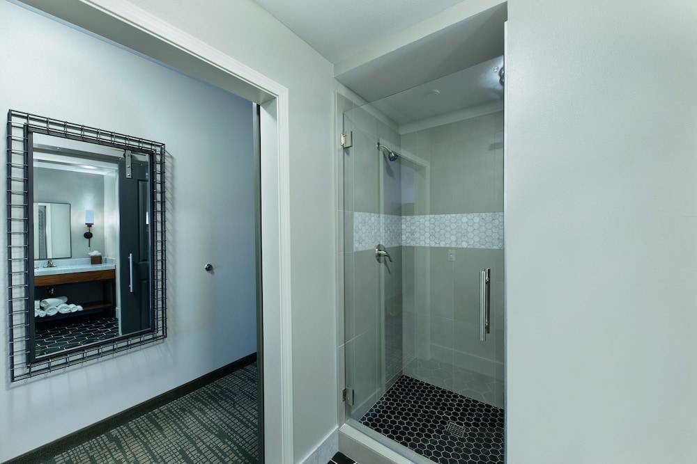 Oxford Suites Paso Robles 54/54