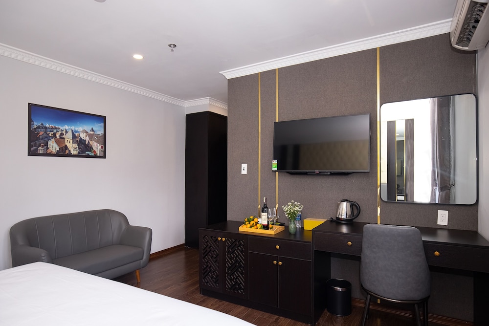Monaco Hotel 37/49