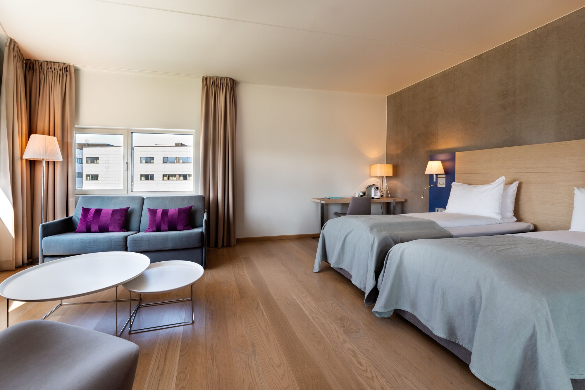 DELUXE, TWIN BEDS