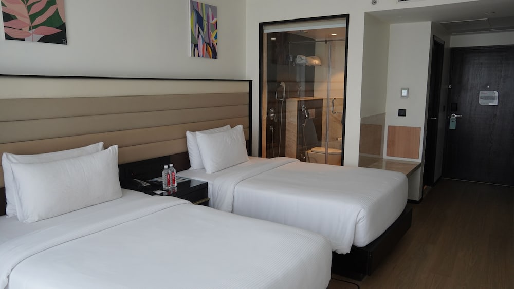 ROOM, TWIN BEDS