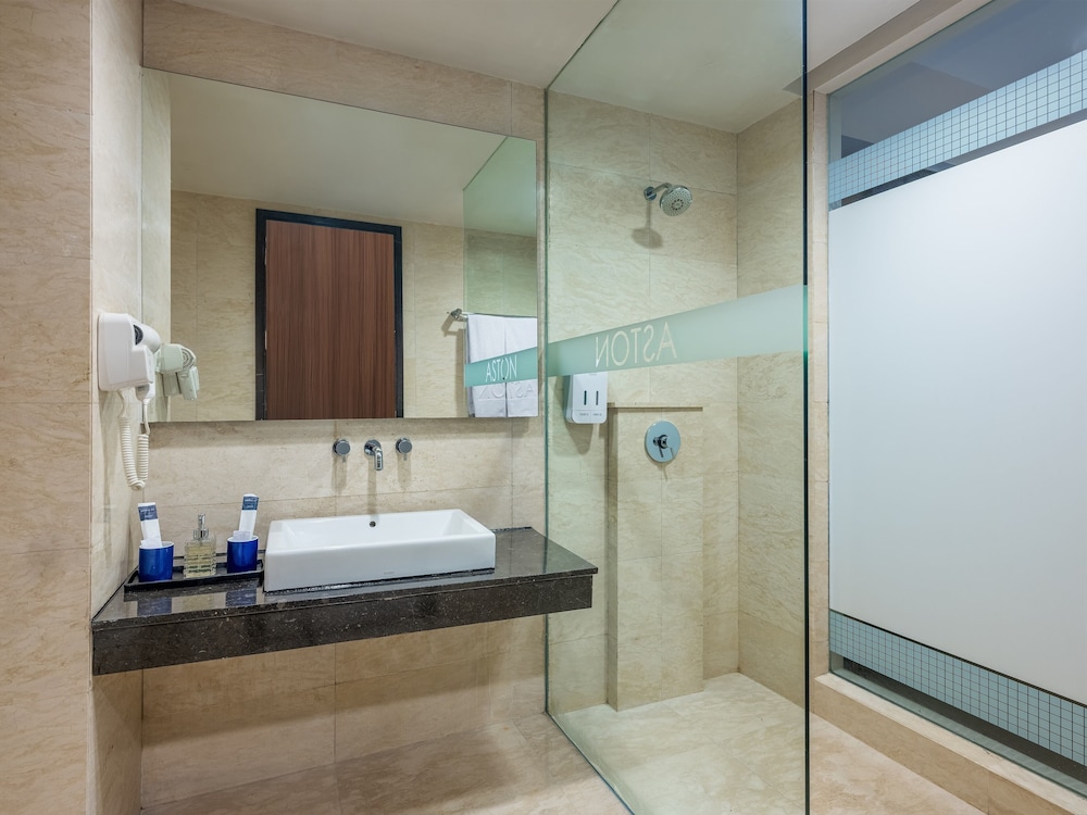 Aston Makassar Hotel and Convention Center 45/48