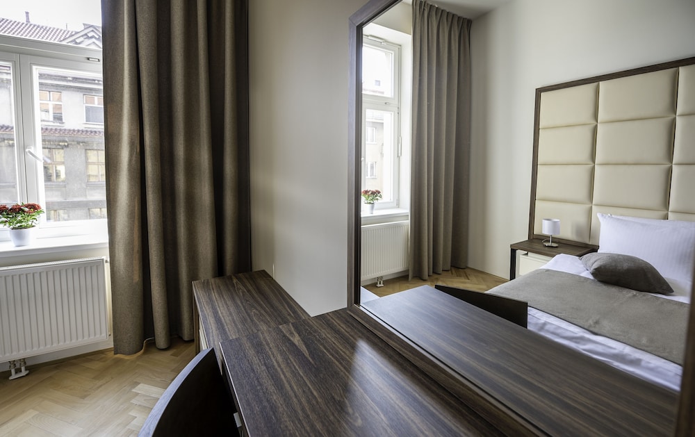 1 BEDROOM, GRAND, SUITE