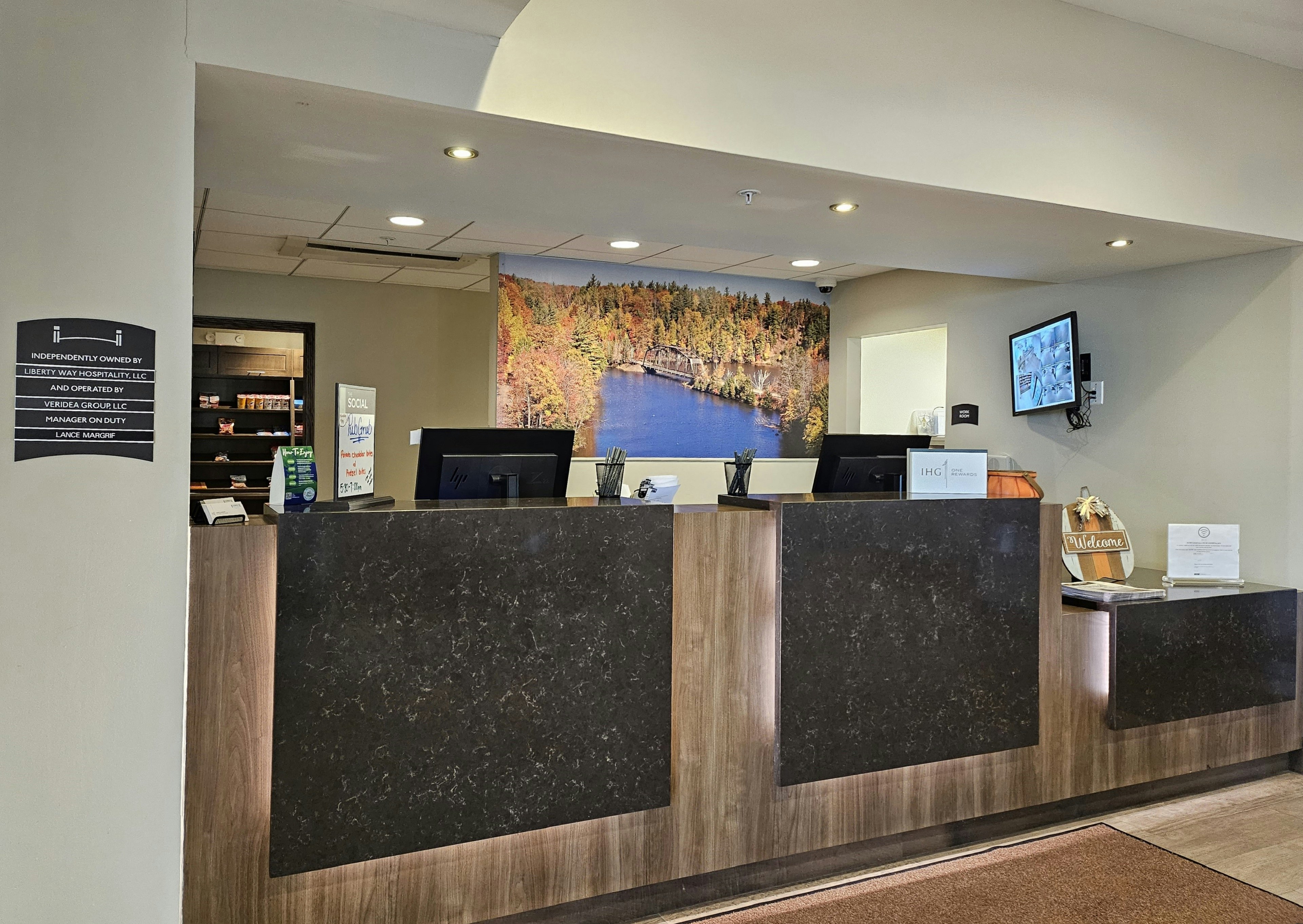 STAYBRIDGE SUITES MARQUETTE 14/82