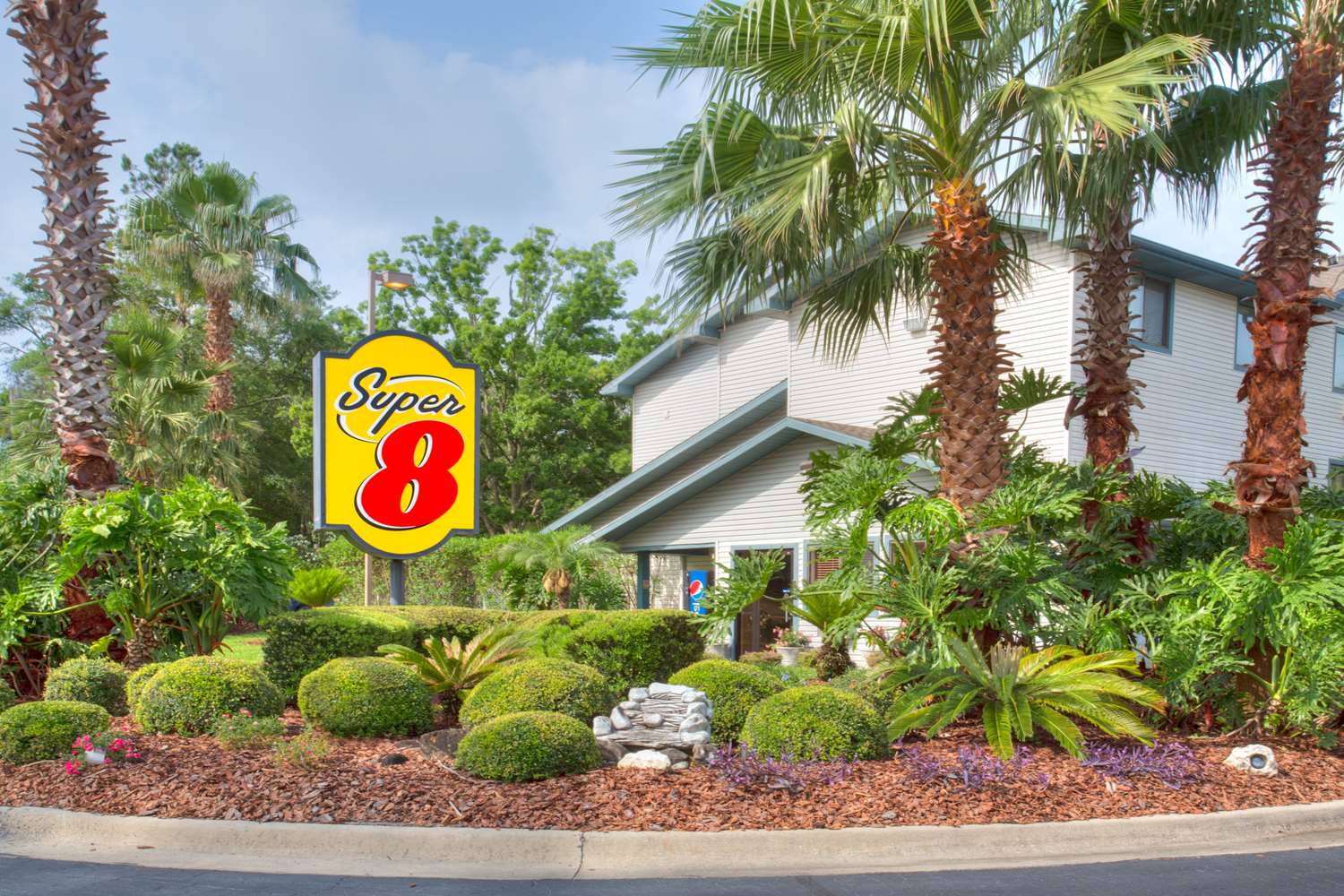 Super 8 by Wyndham Gainesville I-75 Hospital/University Area 21/25