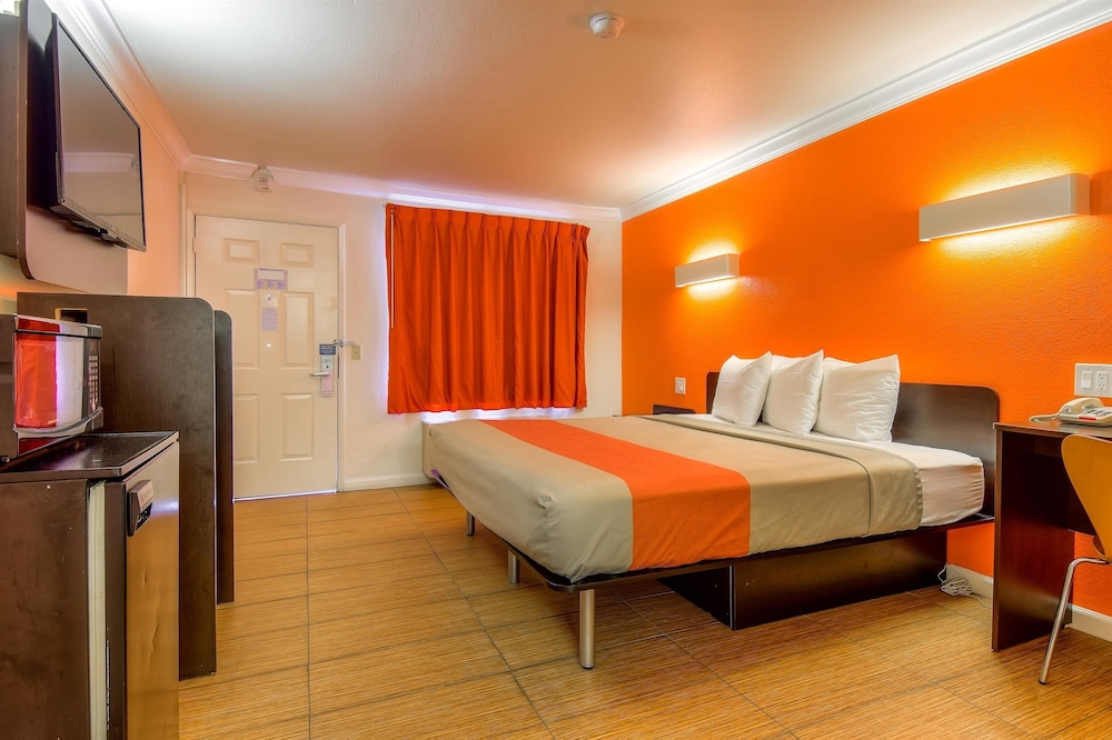 Motel6 Menifee, CA 40/71