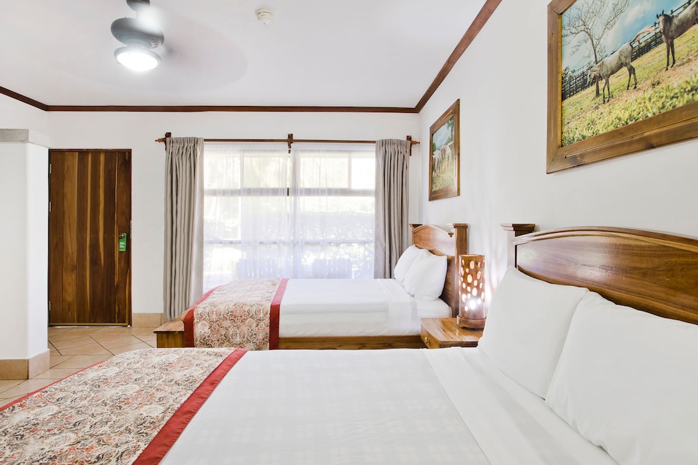 غرفة سوبيريور بسرير مزدوج، Hacienda Guachipelin Hotel 3/9