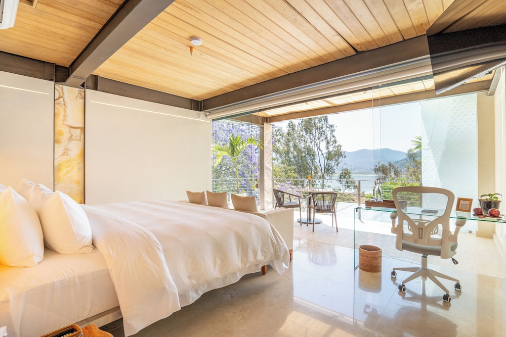 Lago, Suite, King Bed