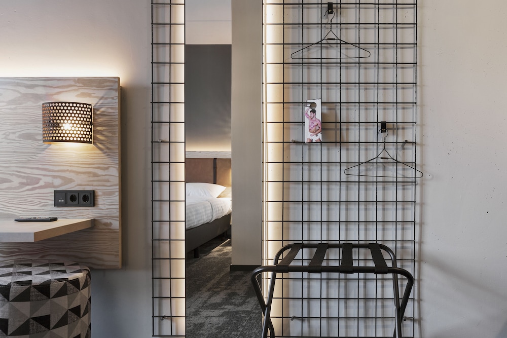 MOXY DUESSELDORF SOUTH 22/52
