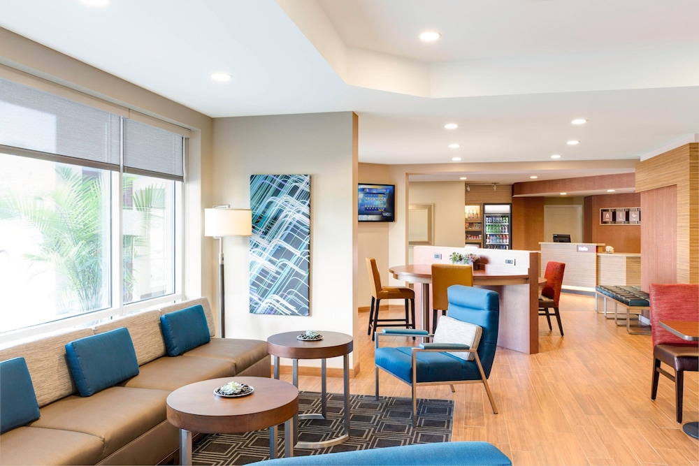 TownePlace Suites by Marriott El Paso North 16/32