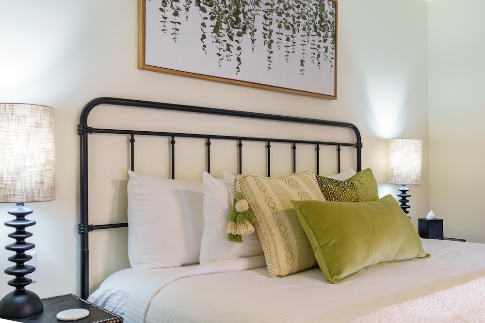 Bespoke Inn Flagstaff 25/50