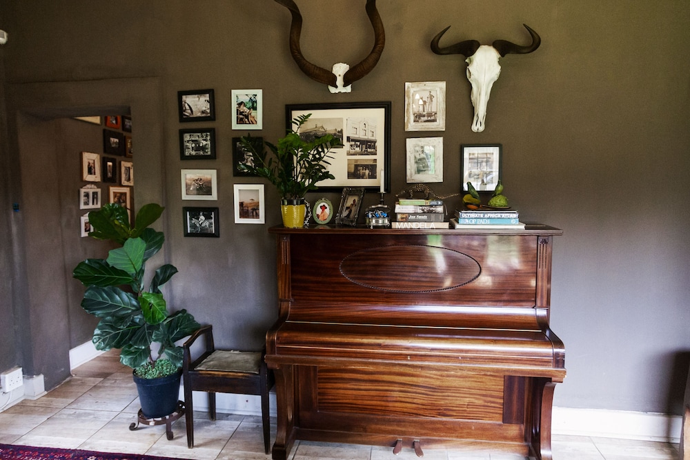 Town And Country Guest House 2/50