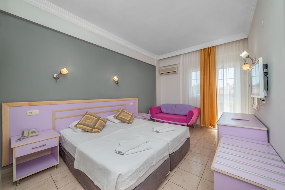 Majestic Hotel 36/52