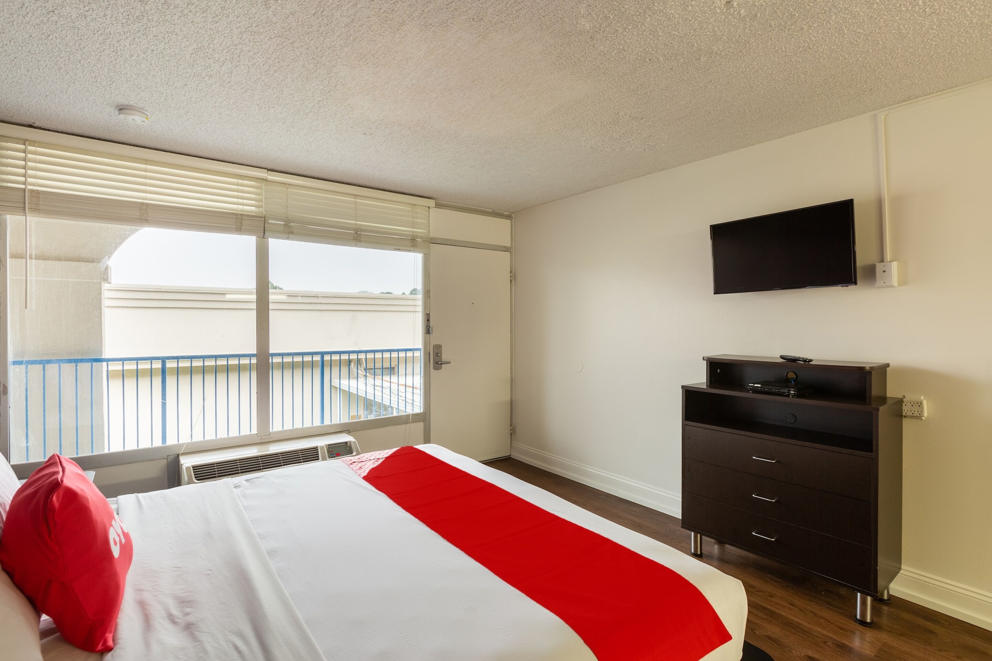 PREMIUM, KING BED, JETTED TUB