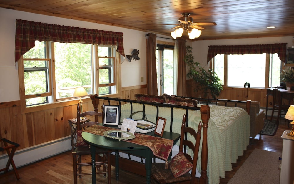 Kiwassa Lake Bed & Breakfast and Cabins 28/50