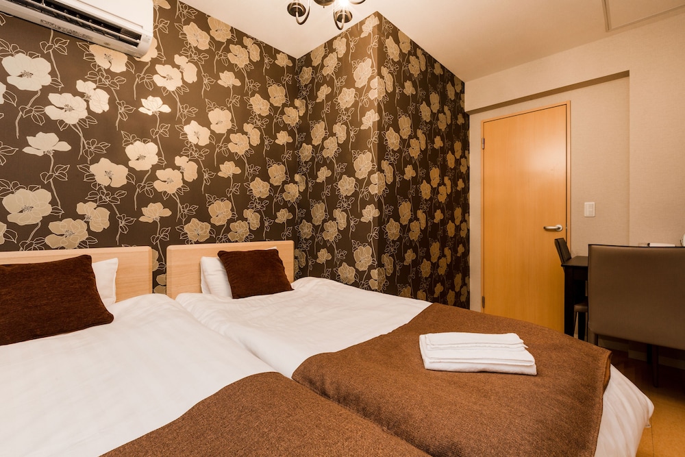 Crice Hotel 6/50
