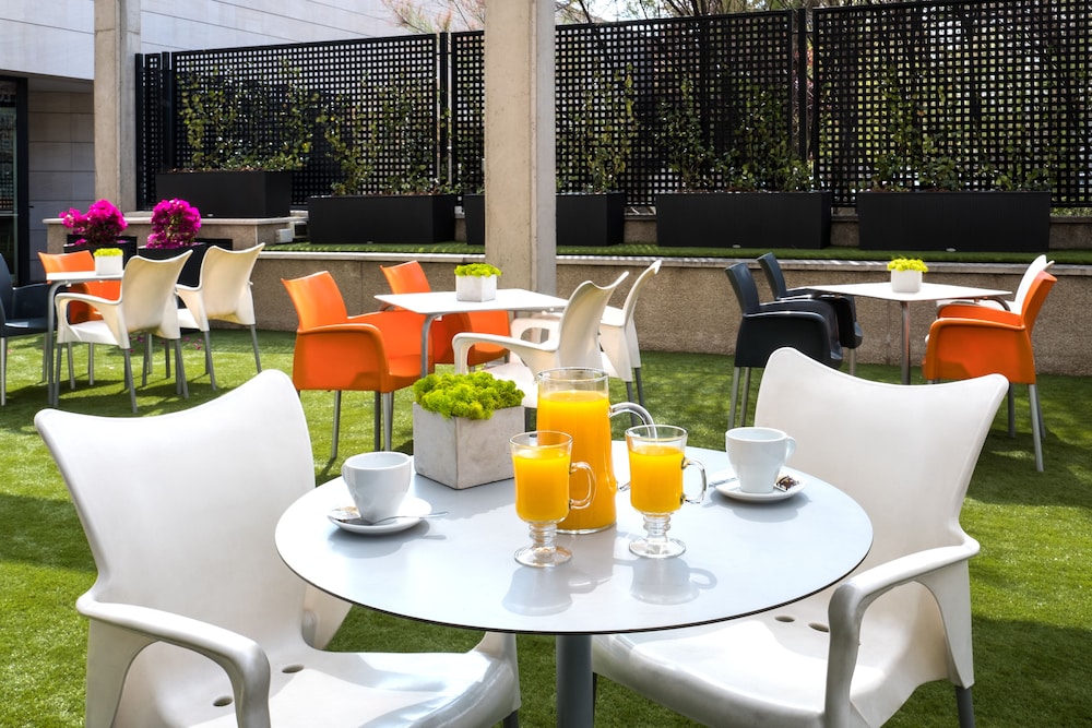 Hotel Tach Madrid Airport 50/59