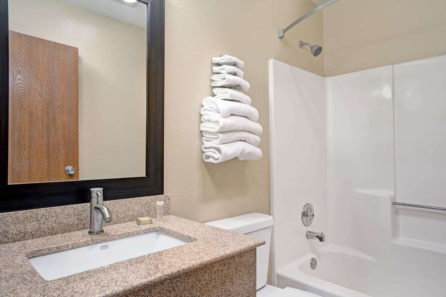 Super 8 by Wyndham Melrose 22/23