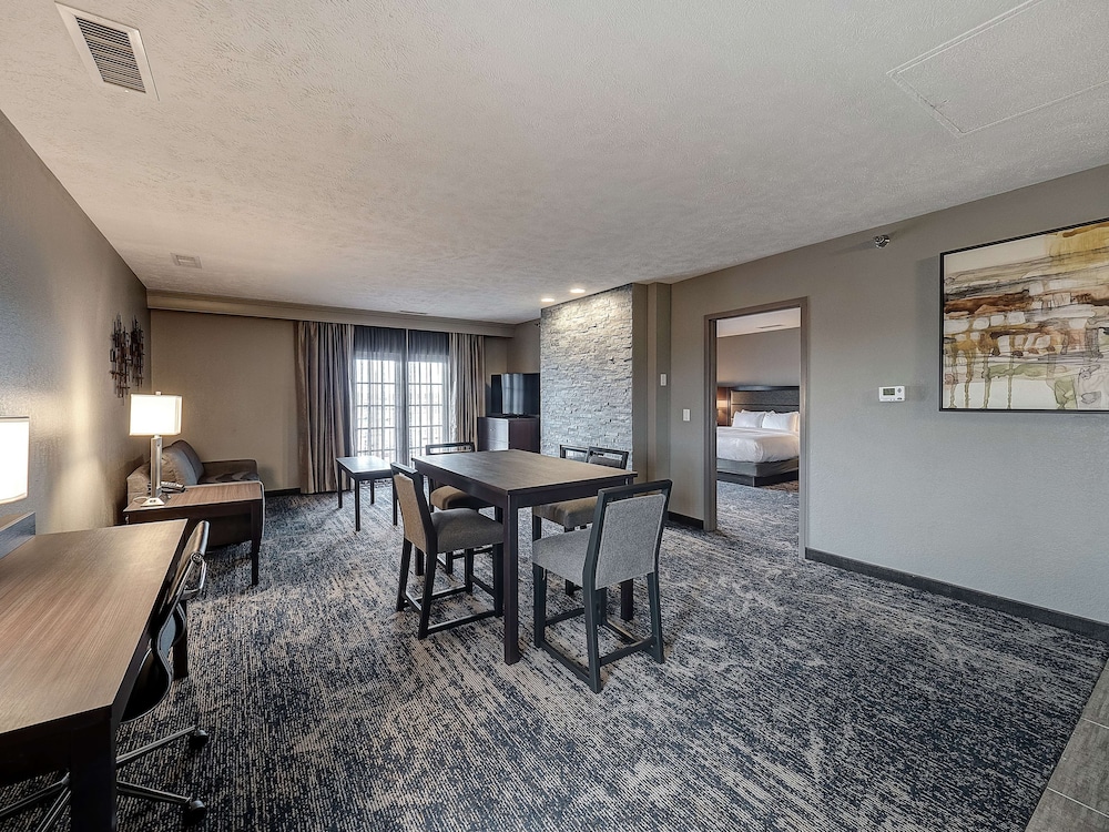 Doubletree By Hilton Bloomington 59/76