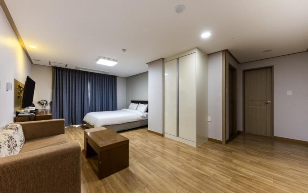 Mud Beach Hotel 32/57